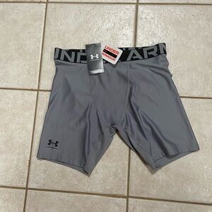 NWT Under Armour Boys Athletic Gray Shorts YXL